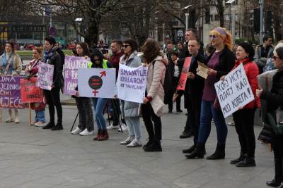  Maloljetnici oteli LGBT zastavu  