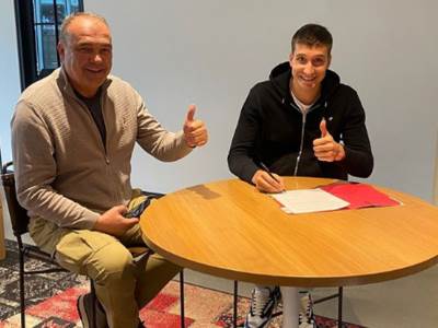  Bogdan Bogdanović potpisao ugovor sa Atlantom otac Dragan sjedeo pored njega 
