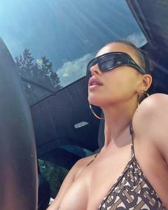 Irina Šajk u kupaćem kostimu 