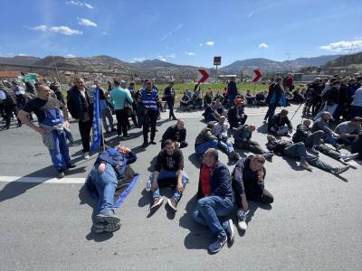  Završen protest rudara i blokada puta kod Zenice, svratio i Vukanović (VIDEO) 