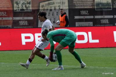  Sukob igrača Sarajeva i navijača u Tuzli 