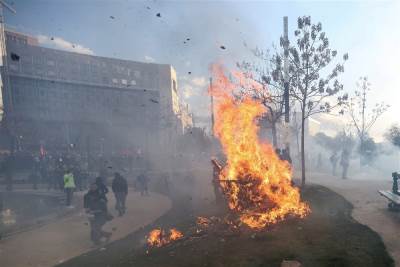  Sukobi policije i demonstranata u Parizu 