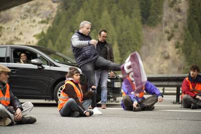 Klimatski aktivisti zaustavili saobraćaj u Švajcarskoj 