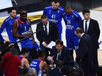  igrači efesa odbili da putuju autobusom  