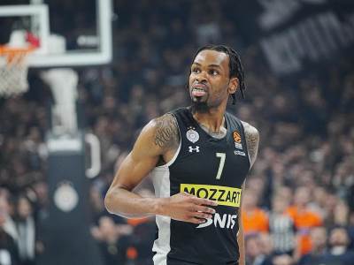  Kevin Panter poslije trojke za pobjedu Partizana - Nije vrijeme za smijeh 