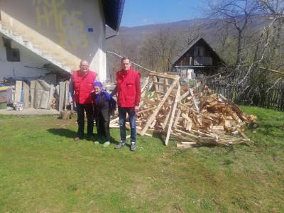  Nastavak akcije "Niste sami, imate prijatelje": Ogrjev za staricu Miku Karanović 