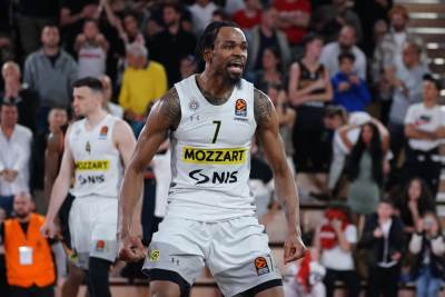  Španski komentator i muk poslije trojke KEvina Pantera 