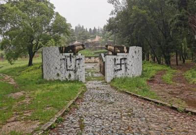  Ponovo oskrnavljeno Partizansko groblje u Mostaru 