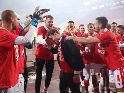  trener crvene zvede plakao poslije osvajanja kupa 