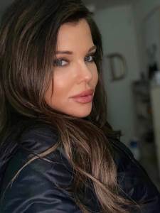  Dona Deriko na instagramu koristi fotošop 