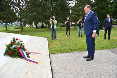  Dodik na Vojnom groblju u Mauthauzenu 