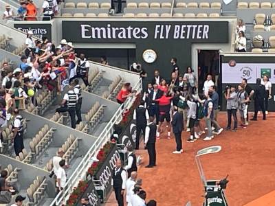  Novak Đoković slavio osvajanje Rolan Garosa sa srpskim navijačima 