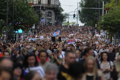  Završen osmi protest "Srbija protiv nasilja": Blokiran auto-put u Beogradu, šetnje u još devet gradova 
