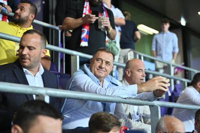  Milorad Dodik Vico Zeljković Milan tegeltija gledaju uživo Austrija - Borac FOTO 