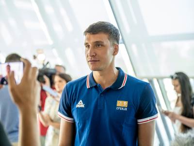  Bogdan Bogdanović duvao svjećice u avionu 