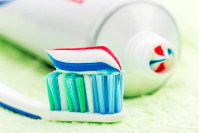  Šta znače crvena, plava i bijela boja na pasti za zube 