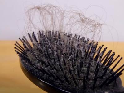  Kako očistiti četku za kosu 