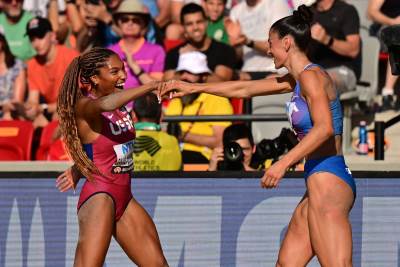  Amerikanka Tara Dejvis Vudhol prva čestitala Ivani Vuleta osvojila srebro naSvetskom prvenstvu 