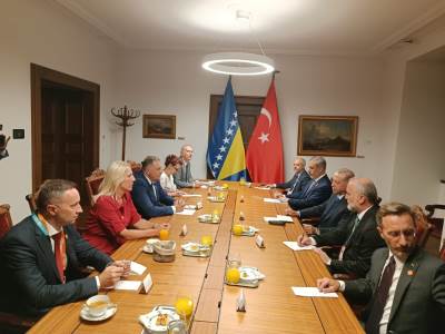  Sastanak u Budimpešti: Erdogan obećao Dodiku da će posjetiti Banjaluku 