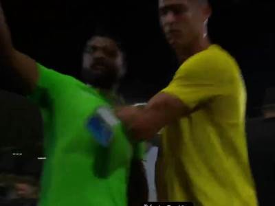  Kristijano Ronaldo gurnuo muškarca 
