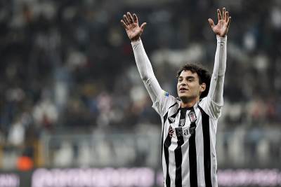  Ajtur Batur Komeč oblači dres Srbije 