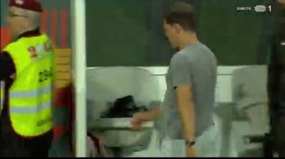  selektor luksemburga otišao sa klupe usred utakmice  