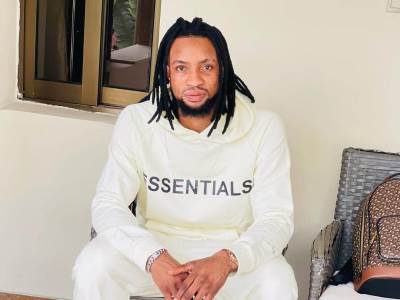  Džonatan Bolingi se budi iz kome 