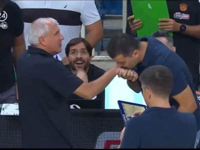  Erdem Džan poljubio ruku Obradoviću 