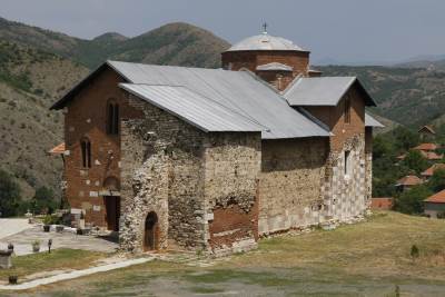  Blokiran manastir Banjska na Kosovu 