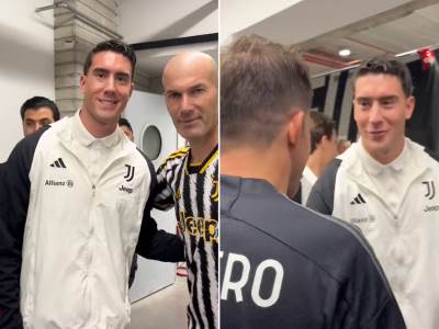 Dusan Vlahovic se fotografisao sa legendama Juventusa Dusan Vlahovic se fotografisao sa legendama Juventusa