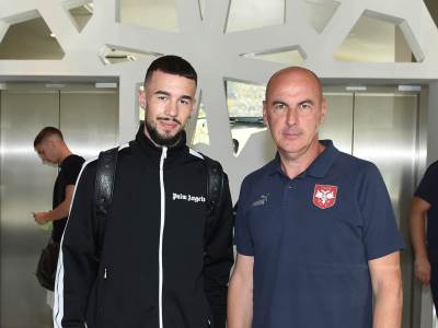  Srpski fudbaler Mihailo Stevanovic navija za Zvezdu i Partizan 