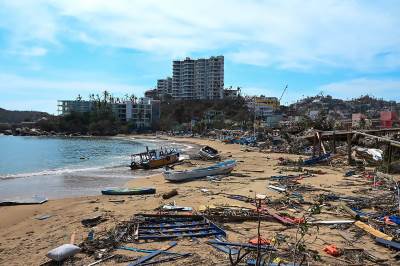  Pogled na štetu na plaži nakon prolaska uragana Otis u Akapulku 