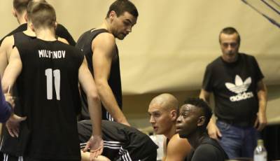  Crno-beli zagonetni, Vujošević se fotkao 