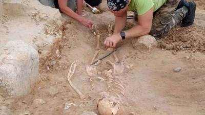  U Poljskoj pronađen skelet djeteta prikovanog za grob 