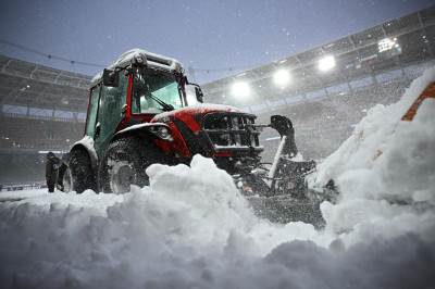  Rusi traktorom čistili teren od snijega 