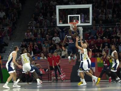  Kodi Miler-Mekintajer zakucavanje 