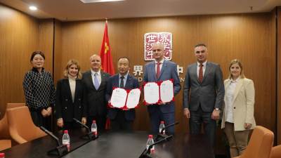  Potpisivanje ugovora u Pekingu 