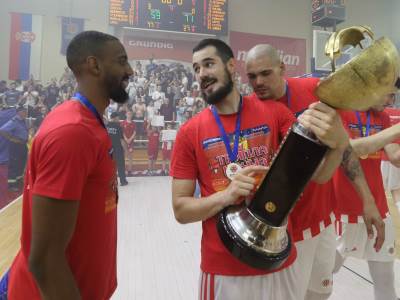  Ostin Holins ne dolazi u Crvenu zvezdu 