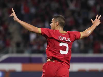  Fudbaler Dejan Joveljić igra šah 