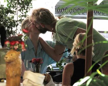  Tilda Svinton živjela istovremeno s mužem i ljubavnikom 