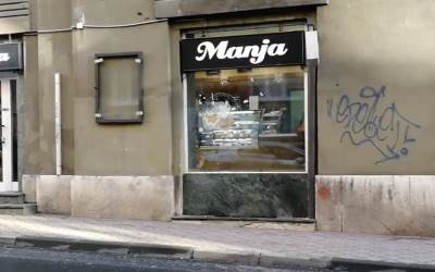  Oštećeni izlozi pekare "Manja" na dvije lokacije u Sarajevu 