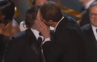  Poljubac na dodjeli Emi nagrada 