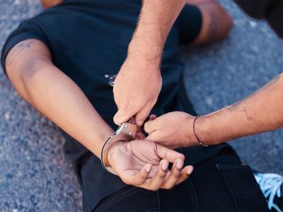  Uhapšen muškarac iz Tuzle zbog droge i oružja 