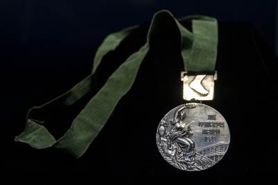  Bob Bimon prodao medalju za 441 000 dolara  