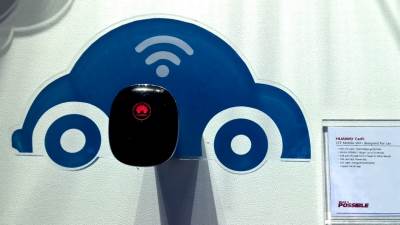  CarFi: Pomaže pri parkiranju, puni fon i deli net 