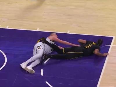  Nikola Jokic udarao po zadnjici protivnika video snimak 