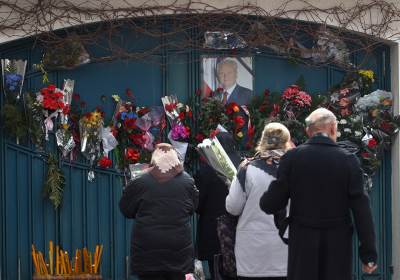  Šešelj na Slobinom grobu: On je bio heroj 