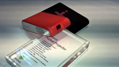  Džepni projektor: Gledajte filmove gde god da ste 