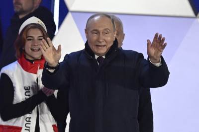  Putin slavi pobjedu na predsjedničkim izborima 