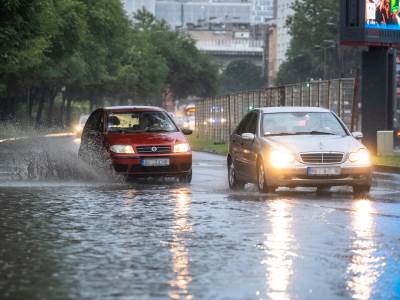  Kako voziti automobil tokom groma i oluje 